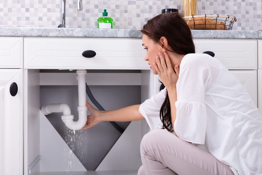 3 Ways to Fix a Leaking Pipe In Your House